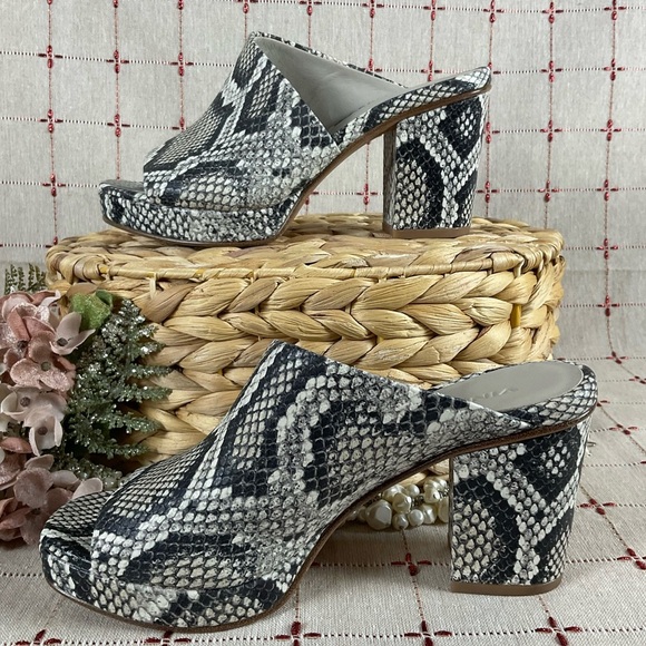 Vince “Wyatt” Snakeskin Embossed Leather Heeled Sandals Size 6 Mules NWOB - Picture 3 of 8
